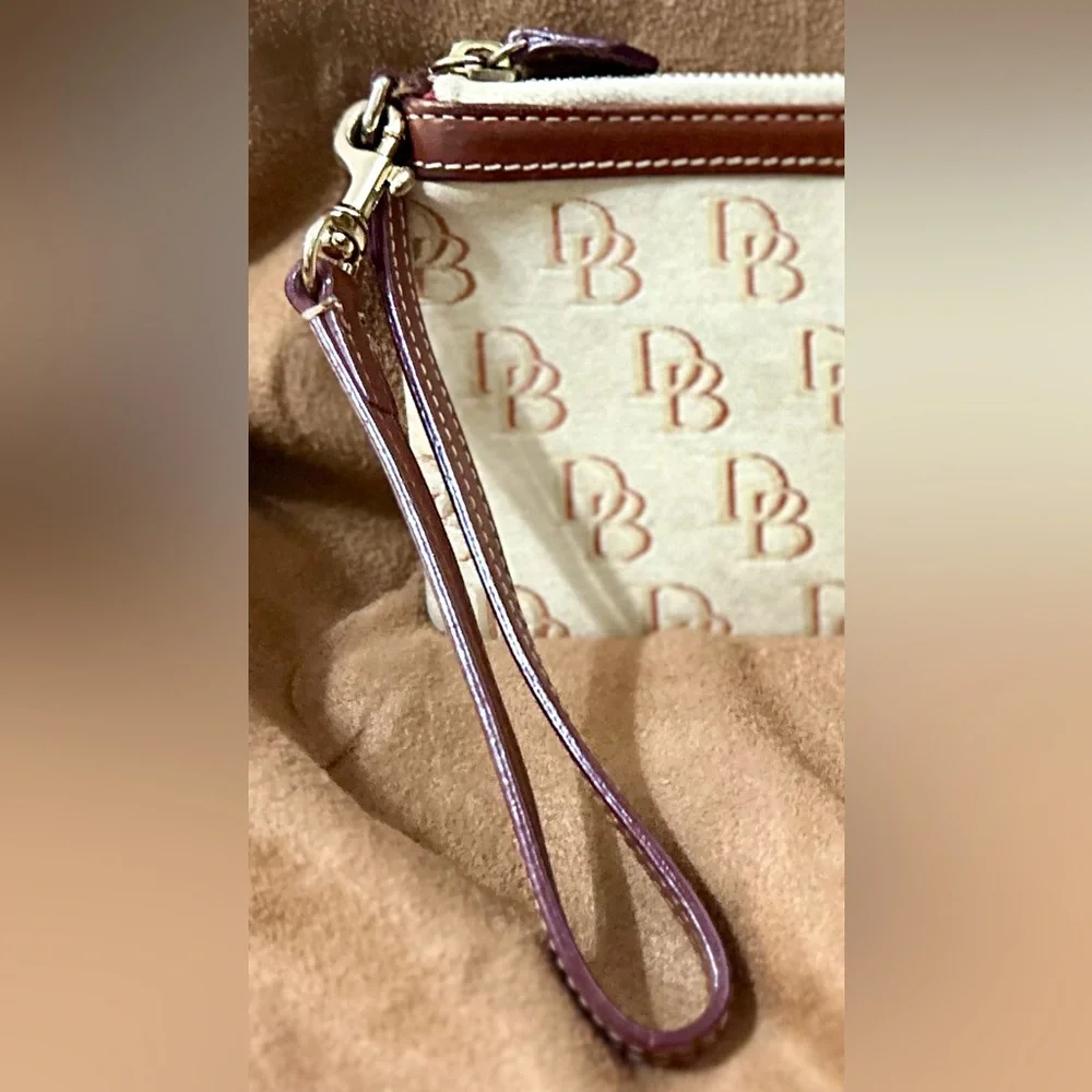 Dooney & Bourke Beige Monogram Wristlet with Brown Trim - Picture 4 of 15